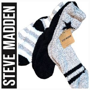 Steve Madden 3-Pk Solid/Striped/ Star Plush Socks